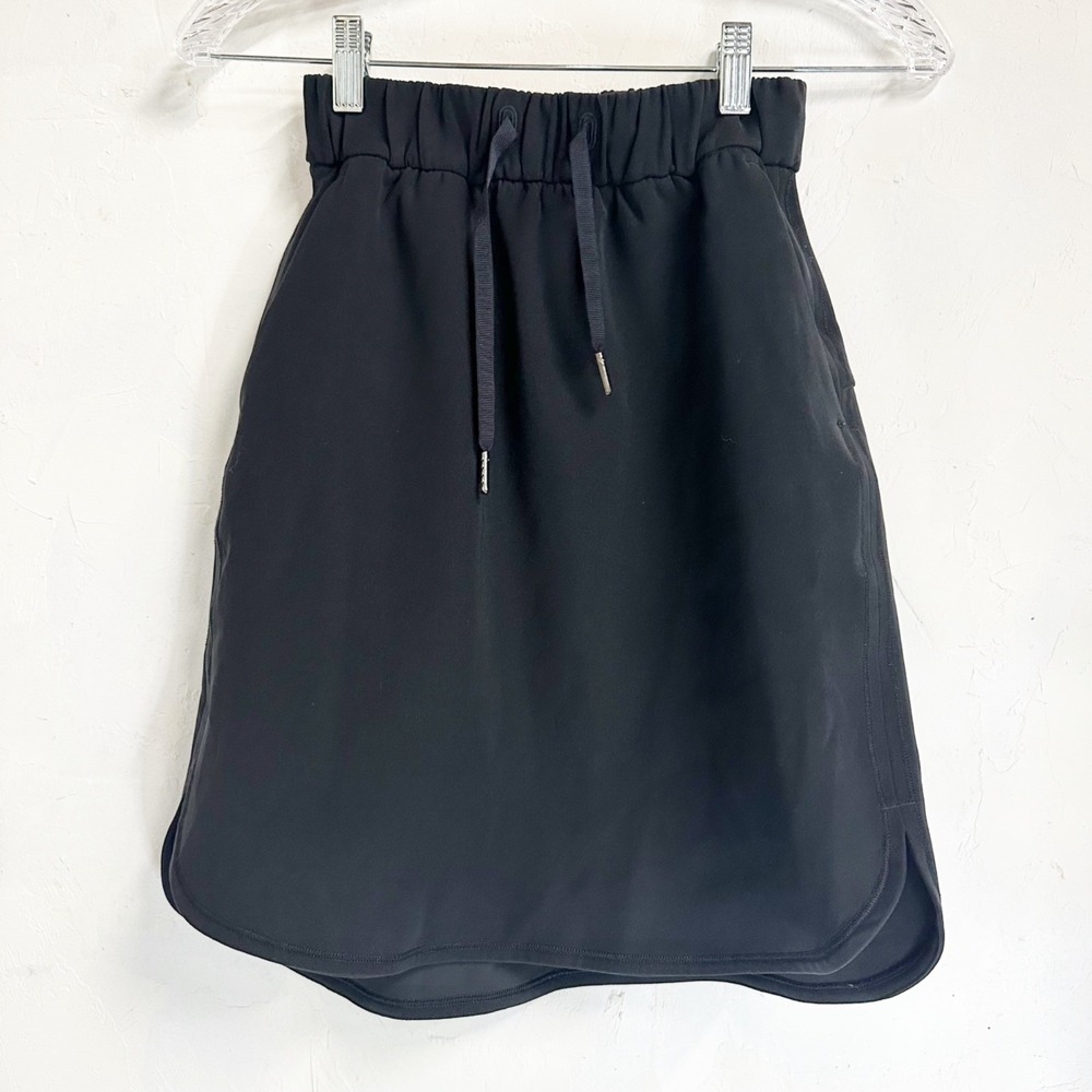 Lululemon Athletic On The Fly Skirt Black Drawstring Pockets Women's 2 Tennis